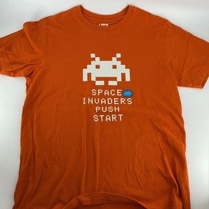 Uniqlo Space Invaders video game graphic t-shirt MENS small with appliqué patch